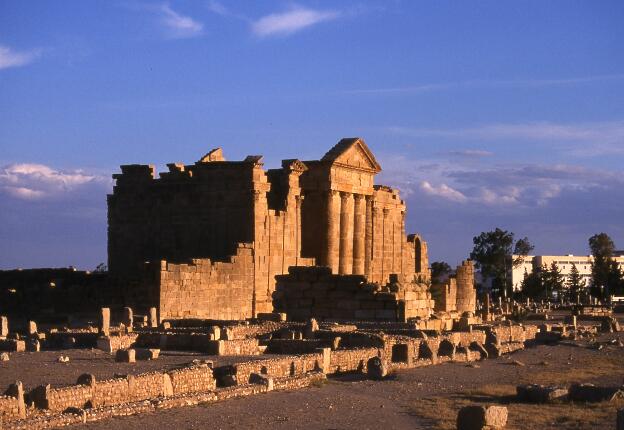Sbeitla / Sufetula. Die Tempel stammen aus dem 2. Jahrhundert, das Theater aus dem 3.