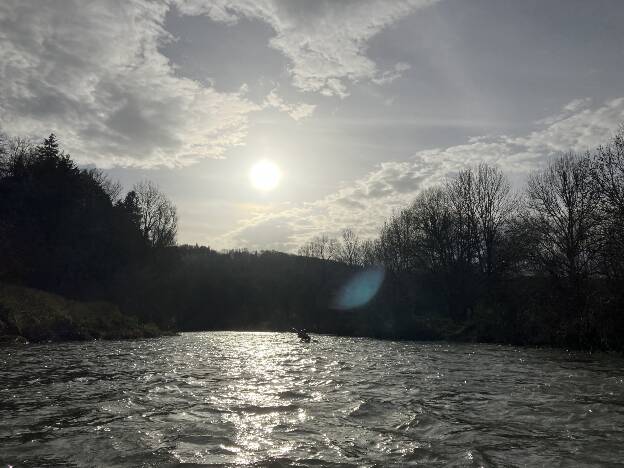 Die tiefstehende Herbstsonne im Rücken