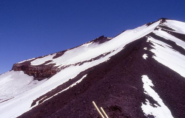 Noch wenige Meter trennen mich vom Gipfel des Lonqimay. Es war eine problemlose Solo-Besteigung ohne Sauerstoff ;-)