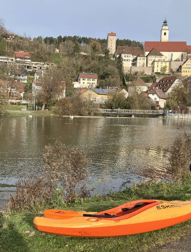 Strahlende Sonne in Horb. Das Wehr hier muss umtragen werden.