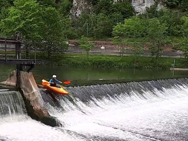 Das Wehr bei Gutenstein wird gerutscht, nicht umtragen