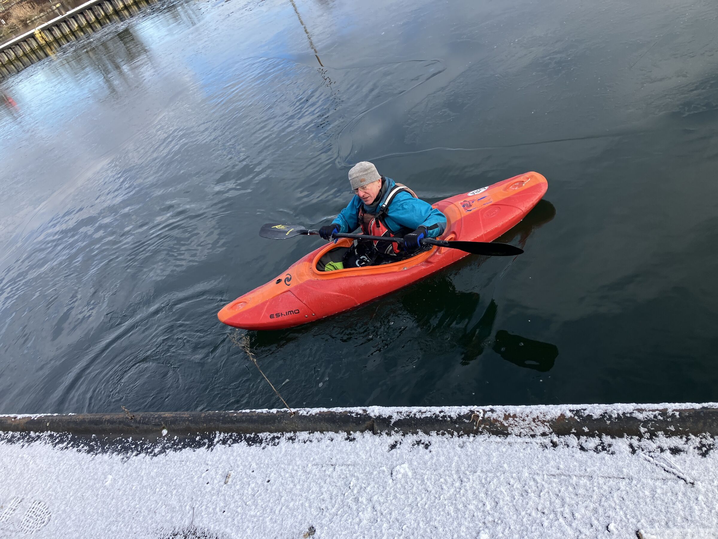 Rotes Boot und weißer Schnee (Thomas)